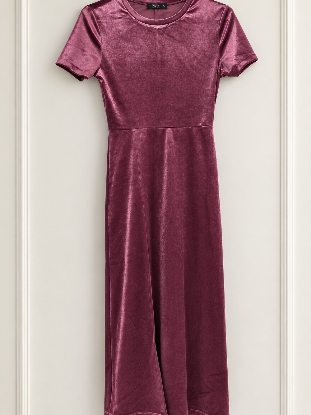 Zara Plum Velvet Midi Dress with Short Sleeves - Picture 2 of 7